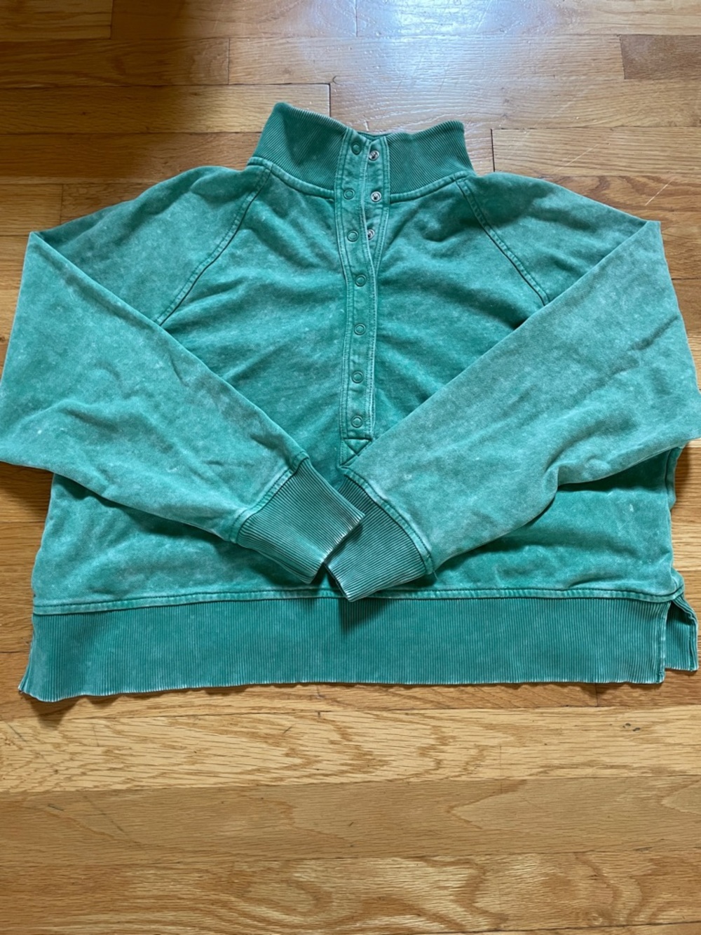 NWT American Eagle Outfitters Mint Green Snap-Front “Big Hug” Sweatshirt